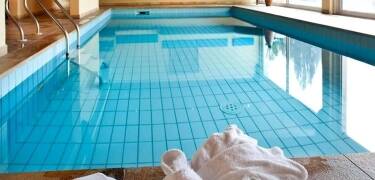 Slap af efter en oplevelsesrig dag med spa, pool og wellness i hjertet af Alsace.